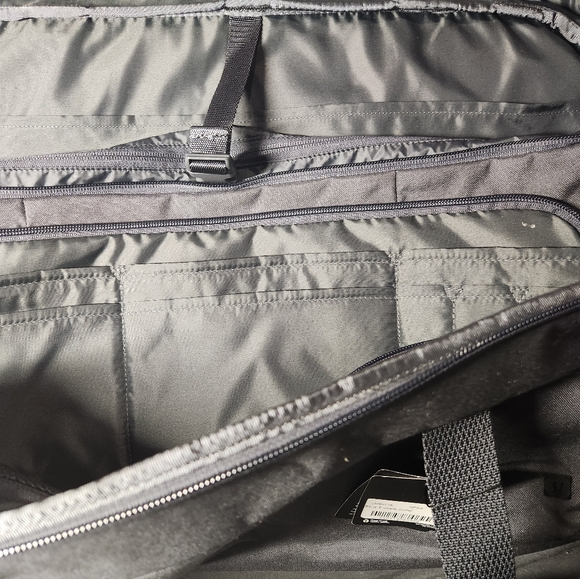 Lululemon Early Embark Duffel Bag Grey NWT - Picture 5 of 10